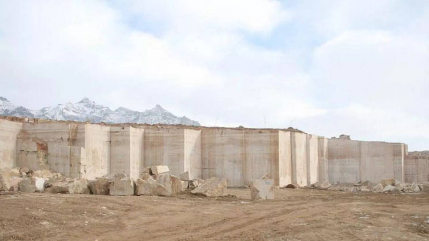 آشنایی با معدن سنگ ساختمانی